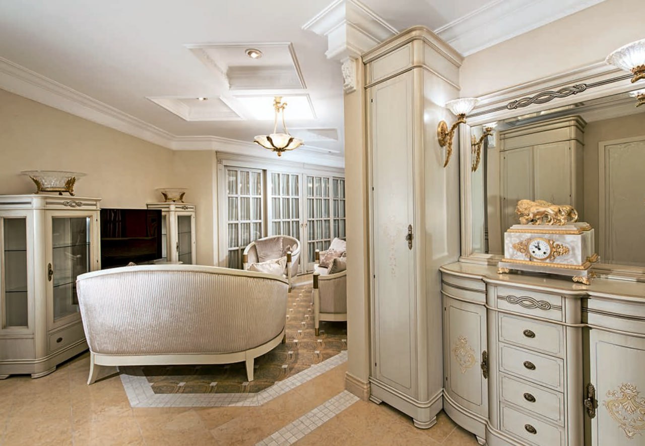Элегантная гостиная в стиле неоклассика
